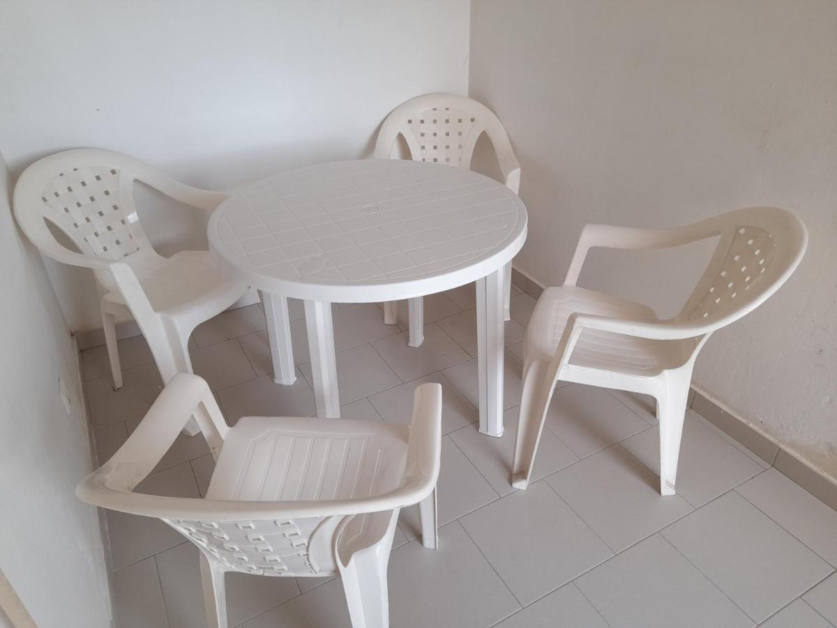 Appartement Familial Spacieux Avec Climatisation Ziguinchor Buitenkant foto