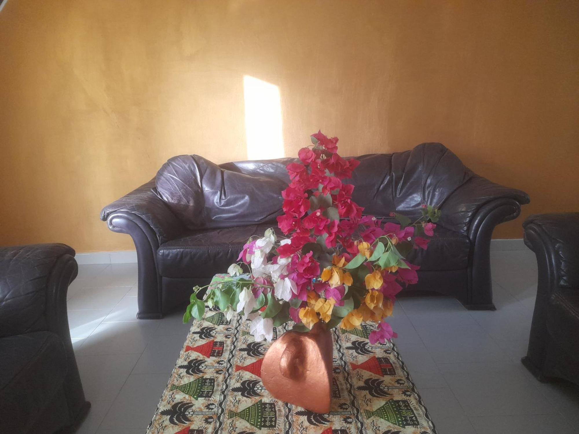 Appartement Familial Spacieux Avec Climatisation Ziguinchor Buitenkant foto